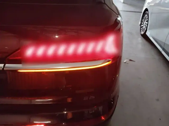 Audi Q7 — Фото автомобиля 7