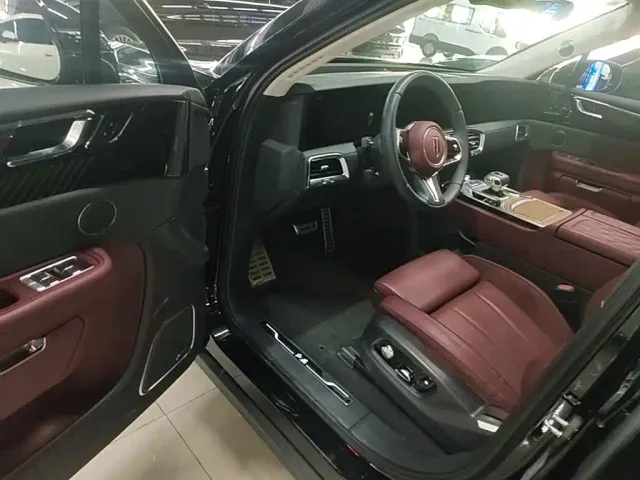 Hongqi E-HS9 — Фото автомобиля 15