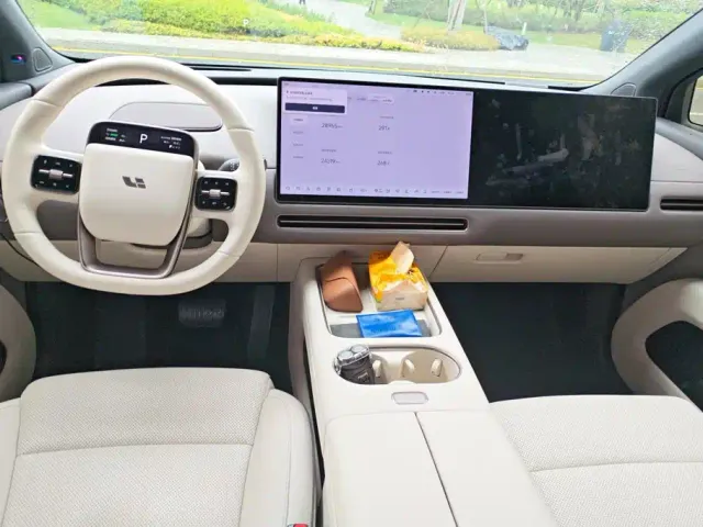 Li Auto i6 — Фото автомобиля 12