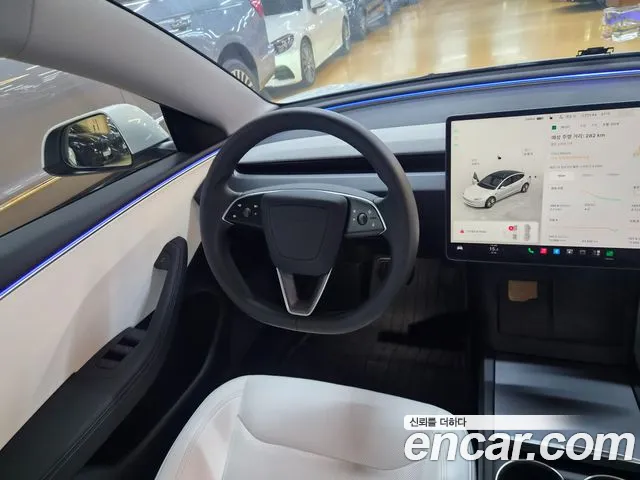 Tesla Model 3 — Фото автомобиля 13