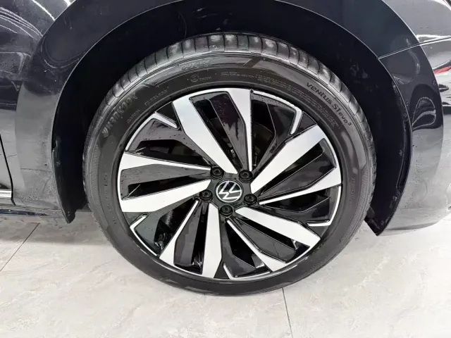 Volkswagen Passat — Фото автомобиля 21