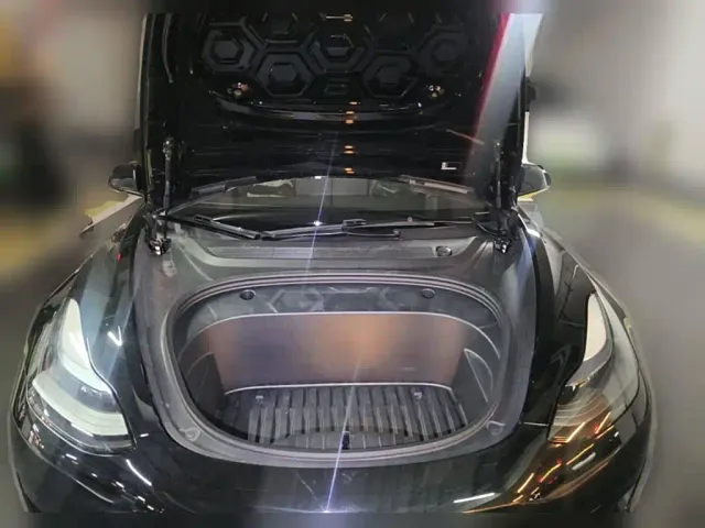 Tesla Model 3 — Фото автомобиля 3