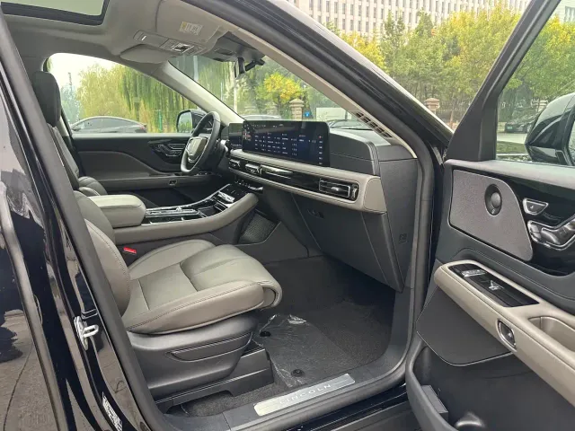 Lincoln Aviator — Фото автомобиля 10