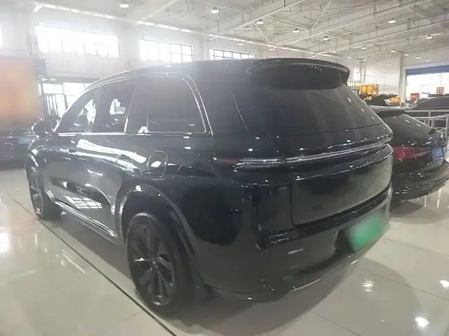 Li Auto L8 — Фото автомобиля 4