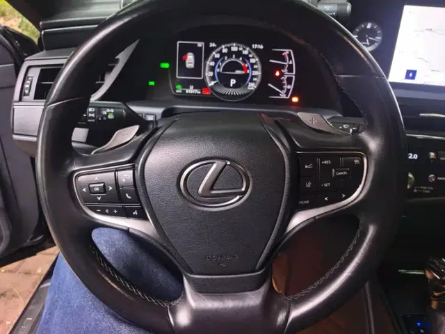 Lexus ES — Фото автомобиля 15