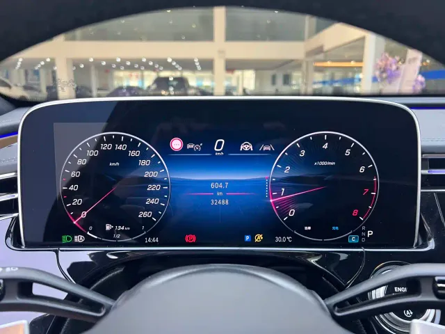 Mercedes-Benz E-Class — Фото автомобиля 19