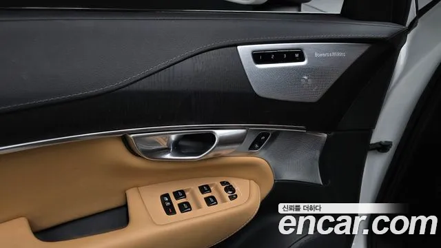 Volvo XC90 — Фото автомобиля 30