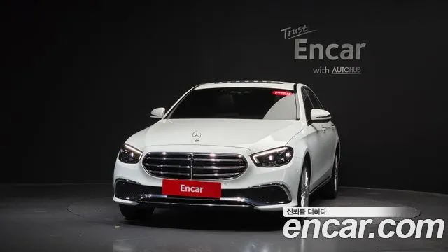 Mercedes-Benz E-Class — Фото автомобиля 3