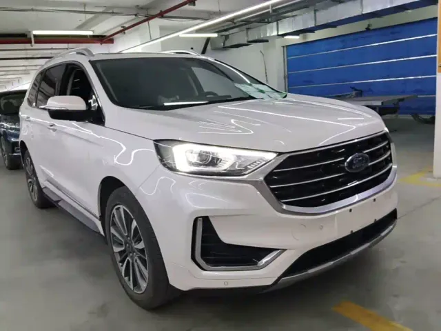 Ford Edge — Фото автомобиля 3