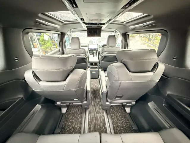 Toyota Alphard — Фото автомобиля 13