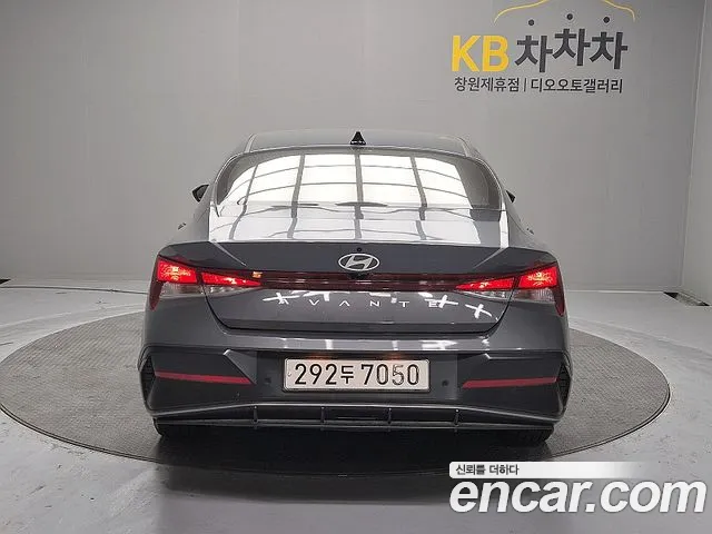 Hyundai Avante CN7 — Фото автомобиля 5