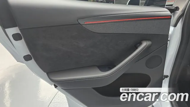 Tesla Model Y — Фото автомобиля 14