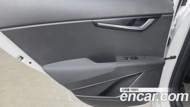 Kia Niro — Фото автомобиля 25