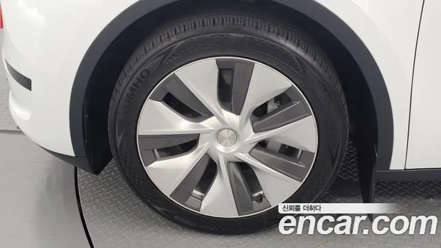 Tesla Model Y — Фото автомобиля 4