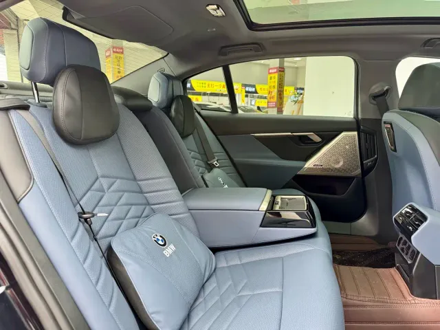 BMW 5 Series — Фото автомобиля 14