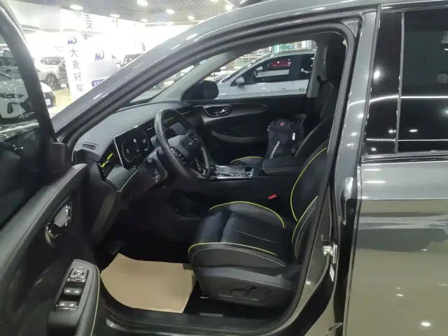 Roewe RX5 — Фото автомобиля 10