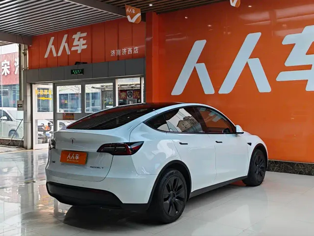 Tesla Model Y — Фото автомобиля 4