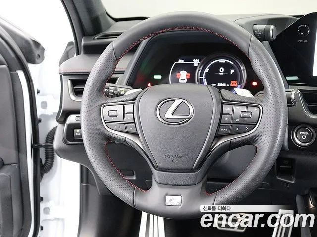 Lexus UX — Фото автомобиля 14