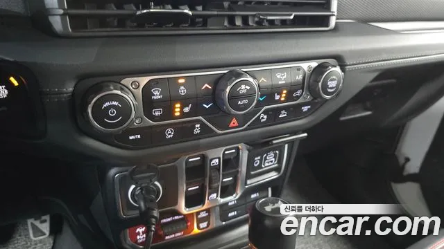 Jeep Wrangler — Фото автомобиля 29