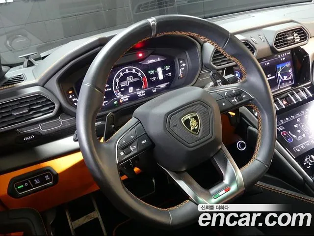 Lamborghini Urus — Фото автомобиля 12