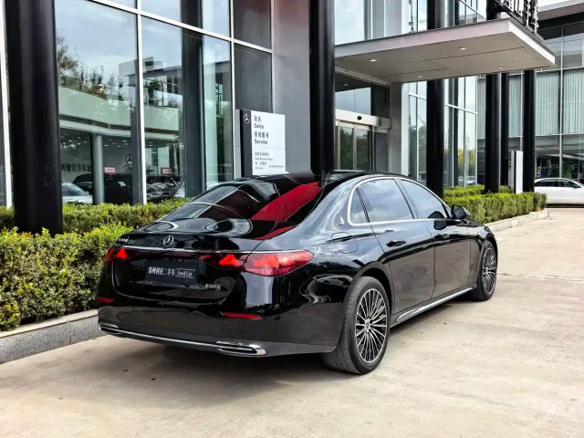 Mercedes-Benz E-Class — Фото автомобиля 5