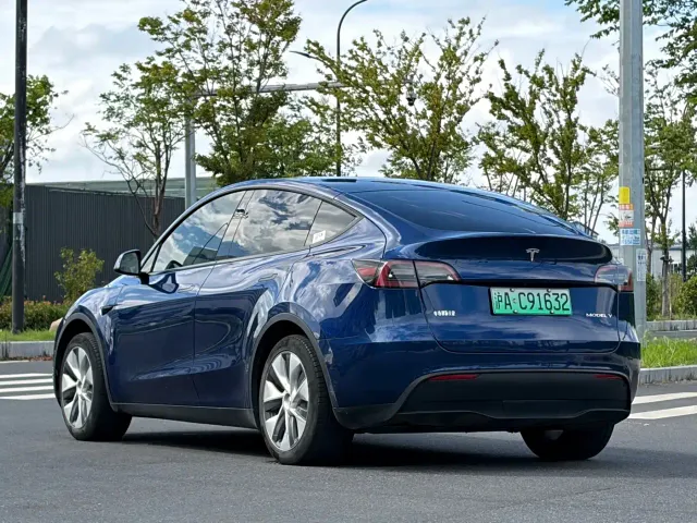 Tesla Model Y — Фото автомобиля 4