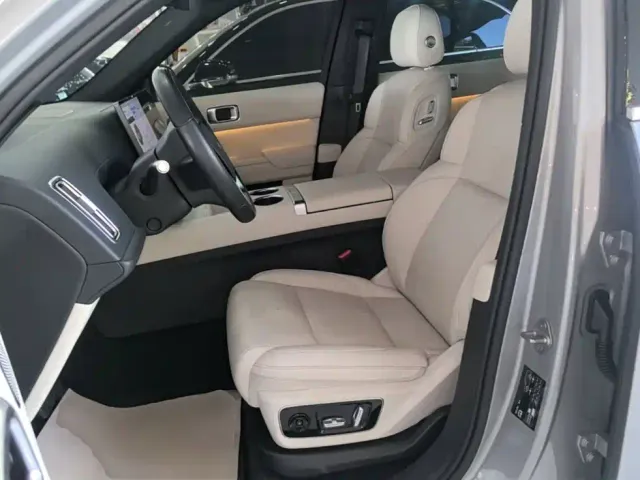Li Auto L7 — Фото автомобиля 14