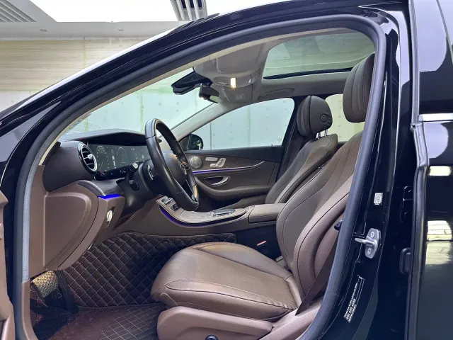 Mercedes-Benz E-Class — Фото автомобиля 8