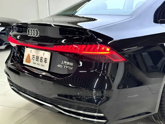 Audi A7L — Фото автомобиля 7
