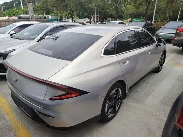 Wuling Starlight — Фото автомобиля 6