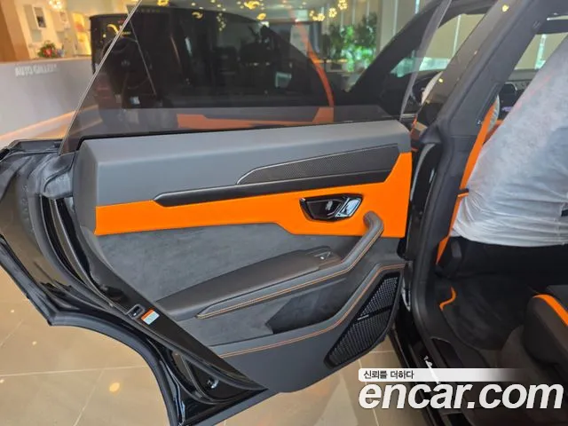 Lamborghini Urus — Фото автомобиля 17