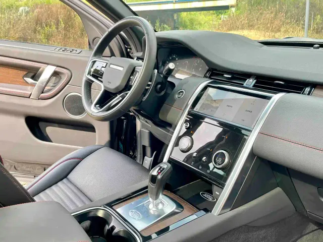 Land Rover Discovery Sport — Фото автомобиля 13