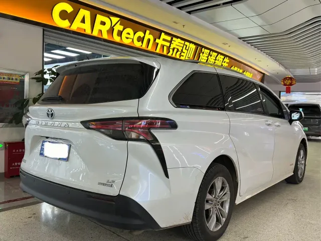 Toyota Sienna — Фото автомобиля 9