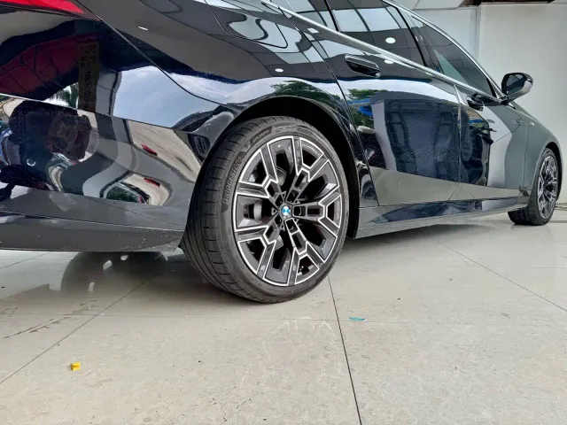 BMW 5 Series — Фото автомобиля 23