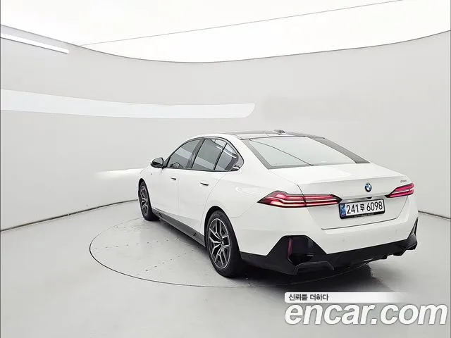 BMW 5 Series G60 — Фото автомобиля 4