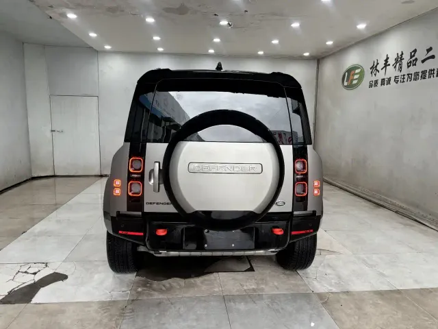 Land Rover Defender — Фото автомобиля 7