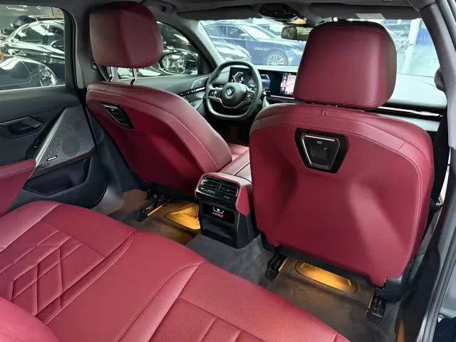 BMW 5 Series — Фото автомобиля 19
