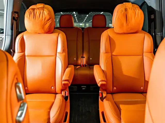 Li Auto L8 — Фото автомобиля 25