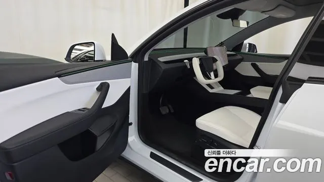 Tesla Model Y — Фото автомобиля 10