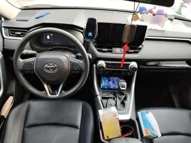 Toyota RAV4 — Фото автомобиля 5