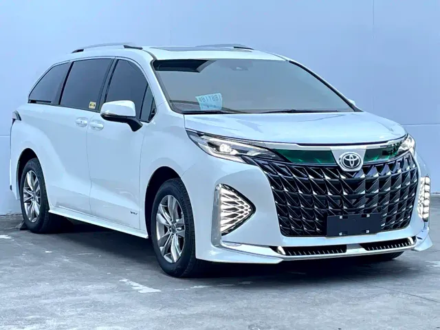 Toyota Sienna — Фото автомобиля 3