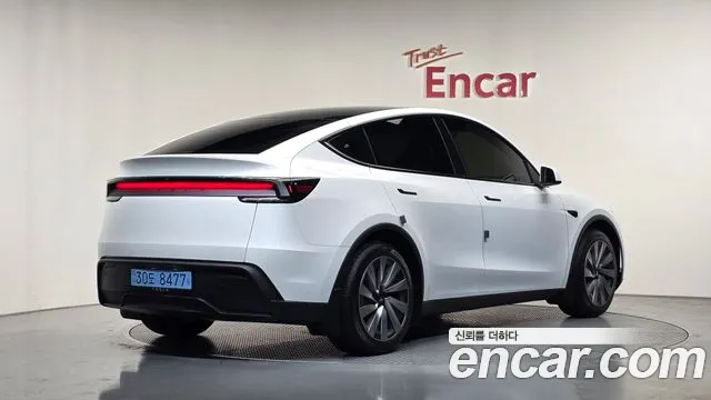 Tesla Model Y — Фото автомобиля 2