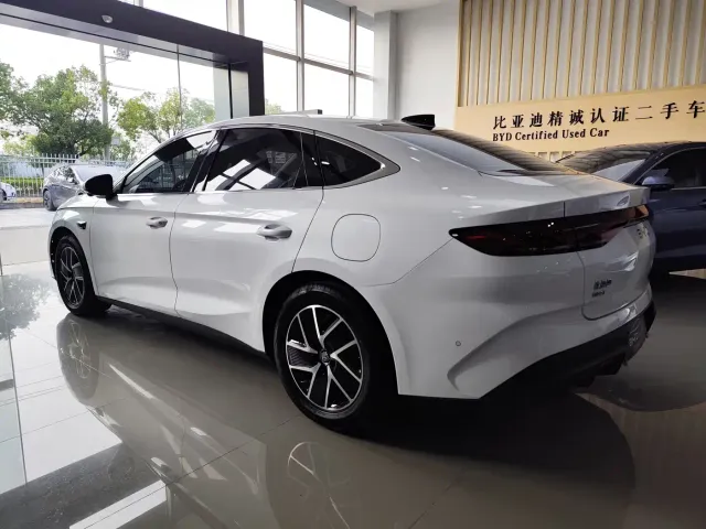 BYD Qin L — Фото автомобиля 8