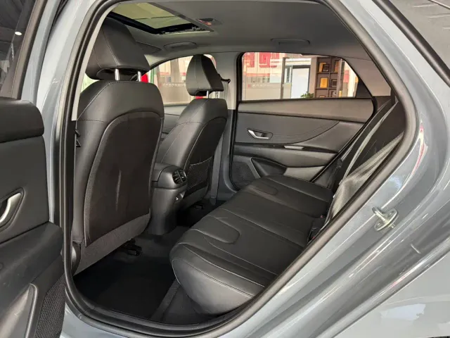 Hyundai Elantra — Фото автомобиля 8