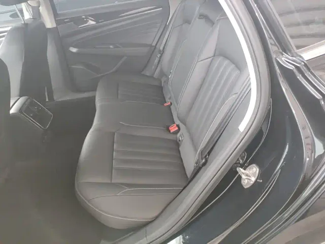 Volkswagen Passat — Фото автомобиля 16