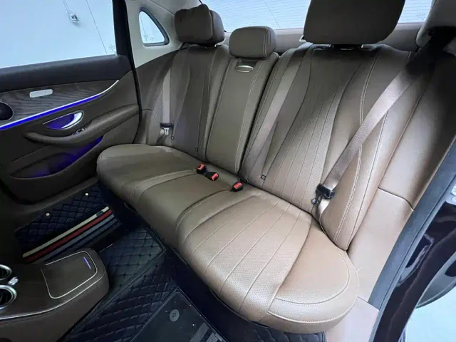 Mercedes-Benz E-Class — Фото автомобиля 16