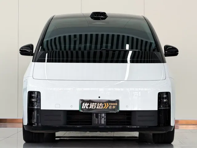 Li Auto MEGA — Фото автомобиля 2