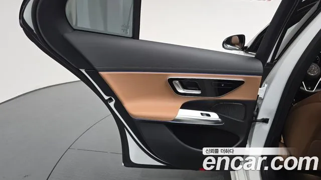 Mercedes-Benz E-Class — Фото автомобиля 23