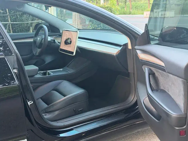 Tesla Model 3 — Фото автомобиля 11