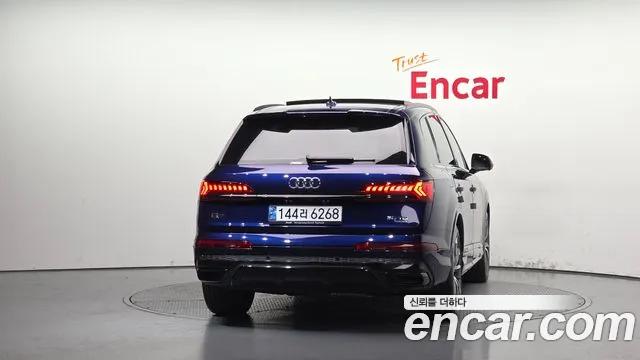 Audi Q7 — Фото автомобиля 4